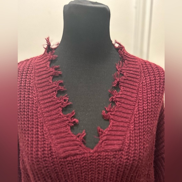 Coco & Jameson red sweater maroon Small raw fringe edge #3👠 - Picture 4 of 7